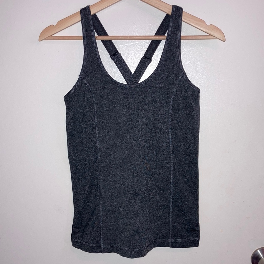 ROOTS tank top with adjustable straps, and moveable! EUC, size M with bra insert